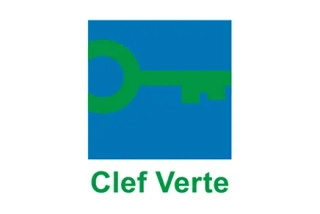 Blaues Logo mit einem grünen Schlüssel und dem Text "Clef Verte" darunter